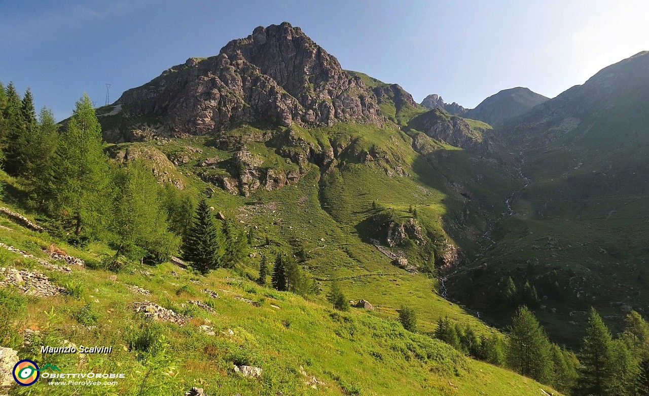 15 La conca dell'Alpe Valletto....JPG